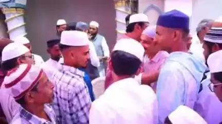 మార్కాపురం: బక్రీదు పండుగ పురస్కరించుకొని ఈద్గా వద్ద ముస్లిం పెద్దలతో కలిసి నమాజ్ చేసిన ఎమ్మెల్యే కందుల నారాయణరెడ్డి