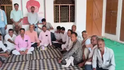 वैर: सैनी धर्मशाला वैर पर शहर कांग्रेस कमेटी की बैठक हुई, विभिन्न मुद्दों पर चर्चा की गई