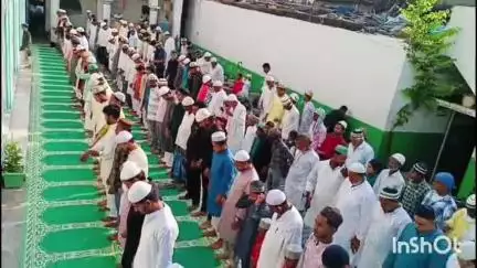 आरा: आरा में पुलिस की चाक चौबंद व्यवस्था के बीच ईदगाहों में अदा की गई ईद उल अजहा की नमाज़