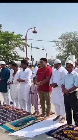 टीले वाली मस्जिद में बकरीद की नमाज की गई अदा, काफी संख्या में पहुंचे नमाजी