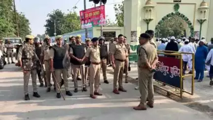 शाहजहांपुर: बड़ी ईदगाह में ईद की नमाज शांतिपूर्वक माहौल में हुई संपन्न, एसपी ने सुरक्षा व्यवस्थाओं का लिया जायजा