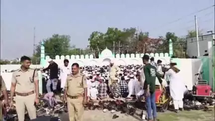 गुलाना: अकोदिया गुलाना स्थित ईदगाह में मुस्लिम समाज के लोगों ने अदा की बक़रीद की विशेष नमाज़