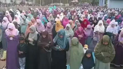 கடையநல்லூர்: பக்ரீத் பண்டிகை முன்னிட்டு சிறப்பு கூட்டு தொழுகை நடைபெற்றது ஆயிரக்கணக்கானோர் பங்கேற்பு பங்கேற்பு