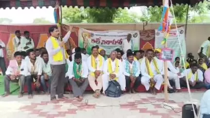 అసిఫాబాద్: ఆసిఫాబాద్ కలెక్టరేట్ ఎదుట 10వ రోజుకు చేరుకున్న ఆదివాసీ రిలే నిరహార దీక్ష