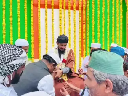 ರಾಣೇಬೆನ್ನೂರು: ನಗರದಲ್ಲಿ ಬಕ್ರೀದ್ ಹಬ್ಬದ ಅಂಗವಾಗಿ ನಡೆದ ಸಾಮೂಹಿಕ ಪ್ರಾರ್ಥನೆಯಲ್ಲಿ ಭಾಗಿಯಾದ ಶಾಸಕ ಕೋಳಿವಾಡ್