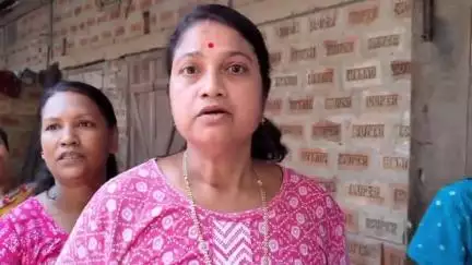 করিমগঞ্জ: সুভাষনগরের রেশন ডিলার তপন সাহার বিরুদ্ধে রেশনের চাল কম দেওয়ার গুরুতর অভিযোগ গ্রাহকদের