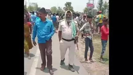 गया टाउन सीडी ब्लॉक: करंट लगने से 12 वर्षीय बच्चे की मौत, ग्रामीणों ने विद्युत विभाग के दोषी कर्मी पर कार्रवाई की मांग की