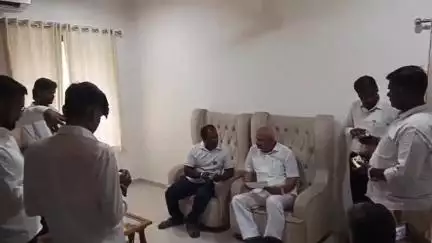 बागलाण: कृषिमंत्र्यांनी घेतली बागलाणच्या शेतकरी संघटनेची भेट, शेतकऱ्यांनी मांडले विविध गाऱ्हाणे...
