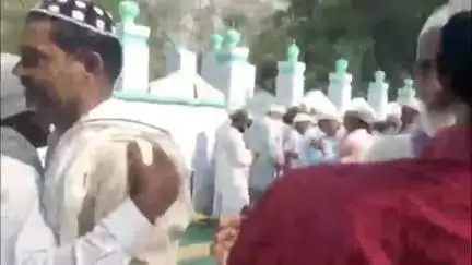 हैदरगढ़: त्रिवेदीगंज में ईद-उल-अजहा (बकरीद) बड़ी सादगी से मनाई गई, देश की खुशहाली और अमन-चैन की मांगी गई दुआ