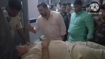 गोरौल: महमदपुर के पास तेजस्वी यादव के काफिले से टकराई ट्रक, चालक सहित तीन सुरक्षाकर्मी जख्मी