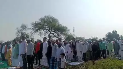 अमरपुर: अमरपुर प्रखंड क्षेत्र में बकरीद पर्व शांतिपूर्ण माहौल में पारंपरिक तरीके से मनाया जा रहा है