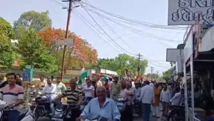 લાઠી: લાઠીના યુવાન સૈન્યની ટ્રેનિંગ પૂર્ણકરી વતન આવતા સ્વાગત: સમગ્ર લાઠી પંથકમાં દેશભક્તિનો માહોલ:વિશાળ રેલી યોજાઈ