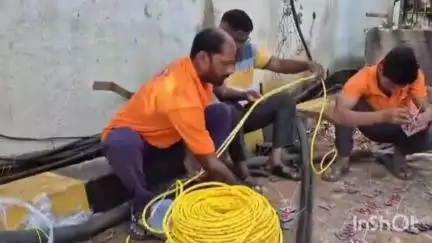 శ్రీశైలం జలాశయం ఫ్లంజ్ పూల్ పై అండర్ వాటర్ వీడియోగ్రఫీకి కొరకు జలాశయం వద్దకు చేరుకున్న విశాఖ స్విమ్మర్లు