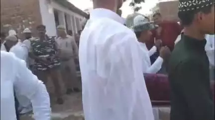 चकिया: सिकंदरपुर में शांति पूर्वक मनाया जा रहा है ईद उल अजहा का त्योहार