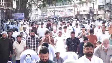ಮಂಗಳೂರು: ಬಲ್ಮಠದಲ್ಲಿ  ದಕ್ಷಿಣ ಕನ್ನಡ ಜಿಲ್ಲೆಯ ವಿವಿಧೆಡೆ ಬಕ್ರೀದ್ ಹಬ್ಬ ಆಚರಣೆ