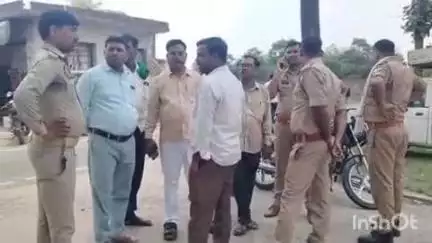 कासगंज: चन्दवा पुख्ता गांव में 20 वर्षीय युवक का शव पेड़ से लटका मिला, पुलिस ने शव पोस्टमार्टम के लिए भेजा