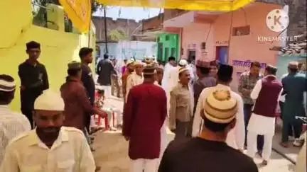 बटियागढ़: फुटेराकला में धूमधाम से ईद मनाई गई, लोगों ने एक दूसरे को बधाई दी