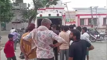 इकौना: लोहारन पुरवा में ट्रांसफार्मर बदलते समय शटडाउन के बावजूद आई बिजली, करंट लगने से सुनील कुमार शुक्ला की हुई मौत