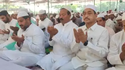 గుంటూరు: నగరంలో ఘనంగా బక్రీద్ పండుగ.. పొన్నూరు రోడ్డులోని ఆంధ్ర ముస్లిమ్ కళాశాలలో ప్రత్యేక ప్రార్థనలు