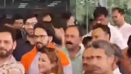 कांगड़ा: गगल एयरपोर्ट पर सांसद अनुराग ठाकुर का भाजपा कार्यकर्ताओं ने गर्मजोशी से स्वागत किया