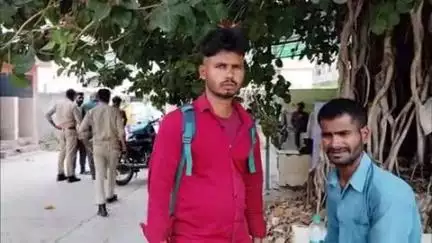 बुलंदशहर: हाईवे स्थित दोस्तपुर फ्लाईओवर पर ठेली लेकर जा रहे युवक को अज्ञात वाहन ने मारी टक्कर, हुई मौत
