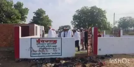 गोहपारु: ईद-उल-अज़हा पर्व पर खाम्हा गांव में मुस्लिम समाज के लोगों ने अदा की नमाज़