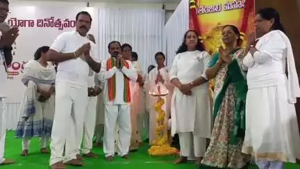 యోగాసనాన్ని నిత్యం కొనసాగించడం ద్వారా ఆరోగ్య ప్రయోజనాలు: కాకినాడ జిల్లా కలెక్టర్ షాన్మోహన్