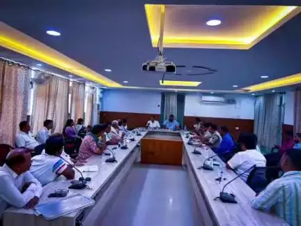 ପୁରୀ ମ୍ୟୁନିସିପାଲଟି: ସର୍କିଟ ହାଉସ ଠାରେ ରଥଯାତ୍ରା ଓ ସ୍ନାନ ଯାତ୍ରା ଲାଗି ଅଟୋ ଓ ବସ ଆସୋସିଏସନ ସହ ଜିଲ୍ଲାପାଳ ଓ ଏସପିଙ୍କ ବୈଠକ