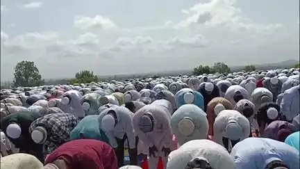 ಹಾನಗಲ್: ಬಕ್ರೀದ್ ಸಂಭ್ರಮ, ಪಟ್ಟಣದ ಈದ್ಗ ಮೈದಾನದಲ್ಲಿ ಮುಸ್ಲಿಂ ಬಾಂಧವರಿಂದ ಸಾಮೂಹಿಕ ಪ್ರಾರ್ಥನೆ