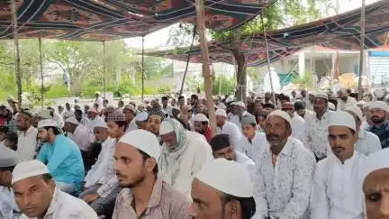 हाटपिपल्या: हाटपिपल्या में मनाया गया बक़रीद का पर्व, ईदगाह पर मुस्लिम समुदाय के लोगों ने अदा की विशेष नमाज़