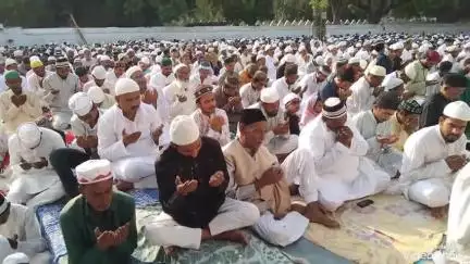 मिर्ज़ापुर: बड़ी ईदगाह इमामबाड़ा में कड़ी सुरक्षा के बीच अदा की गई ईद उल अजहा बकरीद की नमाज, एसपी समेत अन्य अधिकारी रहे मौजूद