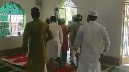 वैशाली: वैशाली प्रखंड में ईद उल अजहा हर्षोल्लास से मनाया गया, लोगों ने गले मिलकर दी बधाई