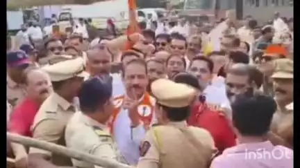 कल्याण: दुर्गाडी किल्ल्यावर नमाज पठणावेळी हिंदूंना प्रवेशबंदी केल्यामुळे दोन्ही शिवसेना आक्रमक, केले घंटानाद आंदोलन