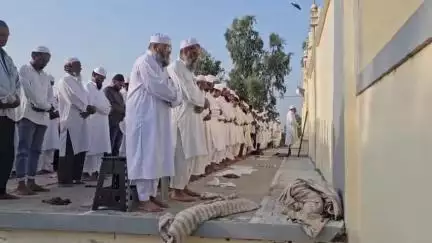 શહેરા: શહેરામાં મુસ્લિમ સમાજના લોકોએ ઈદગાહ ખાતે એકત્રિત થઈને બકરી ઈદની નમાઝ અદા કરી હતી