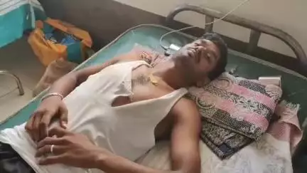 திருப்பத்தூர்: பா.முத்தம்பட்டி பகுதியில் சொத்து பிரச்சனை காரணமாக தாய் மகனை தாக்கிய உறவினர் மீது நடவடிக்கை எடுக்க கோரிக்கை-தாய் மகன் மருத்துவமனையில் அனுமதி