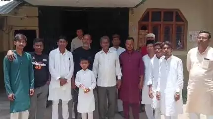 नरसिंहपुर: आजाद वार्ड में ईद उल अजहा पर गले मिलकर दी शुभकामनाएं, मनाई गई ईद