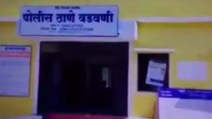 वडवणी: स्थानिक गुन्हे शाखेने वडवणी येथे गुटख्याच्या अड्ड्यावर कारवाई केली 04 लाख 49 हजार 300 रुपयांचा मुद्देमाल जप्त