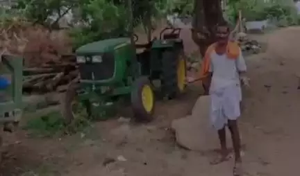 నారాయణ్​ఖేడ్: పెద్ద ముబారక్పూర్ లో పారిశుధ్యం అస్తవ్యస్తం, చెత్తను సేకరించే ట్రాక్టర్ కు మరమ్మతులు చేయాలంటున్న స్థానికులు #localissue