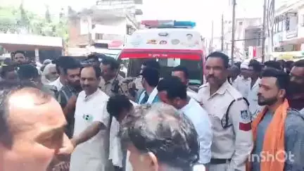 अशोक नगर: करमाई गांव में जमीनी विवाद में 55 वर्षीय व्यक्ति की मौत, परिजनों ने अस्पताल के बाहर किया चक्का जाम