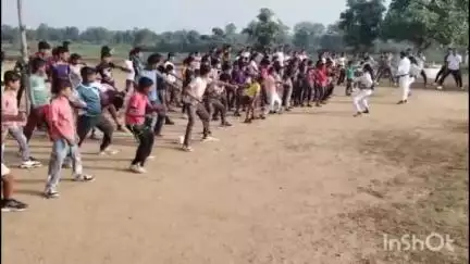 किरनापुर: औल्याकन्हार में बच्चियों की सुरक्षा के लिए पुलिस का प्रयास, कराटे कोच ने सिखाए आत्मरक्षा के गुर