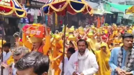 रायसेन: गंज बाजार हनुमान मंदिर में शनिवार से श्रीमद् भागवत कथा का आयोजन, कलश यात्रा निकाली गई