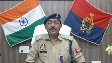 इटावा: शास्त्री चौराहे पर पेट्रोल डालकर टावर पर चढ़े व्यक्ति के संबंध में SPRA ने दी जानकारी, SDM और सीओ करेंगे जांच
