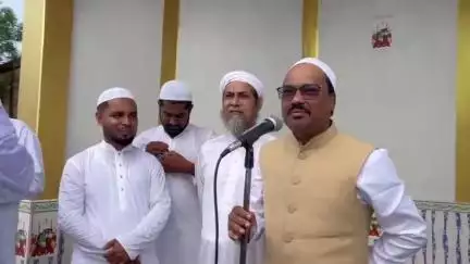 করিমগঞ্জ: চেরাগী ঈদগাহ ময়দানে ঈদের নামাজে প্রচুর মানুষের সমাগম,উপস্থিত শ্রীভূমি জেলা সংখ্যালঘু উন্নয়ন বোর্ডের চেয়ারম্যান