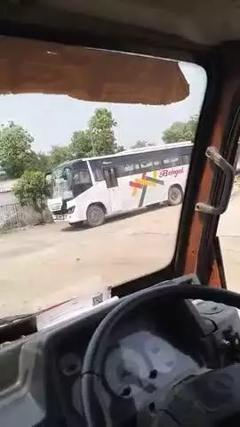Kashipur surya 
me gadi khdi h