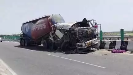 વડગામ: શેરપુરા હાઇવે બ્રિજ પર ટ્રક ચાલકે આગળ જતા વાહનને ટક્કર લાગતા અકસ્માત સર્જાયો છાપી પોલીસ ઘટના પહોંચી