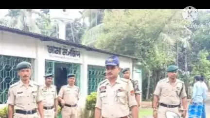 খোয়াই: ইদ উপলক্ষ্যে খোয়াই উত্তর দুর্গানগর এলাকায় জামে মসজিদে প্রশাসনের উদ্যোগে পুলিশ পিকেটিং