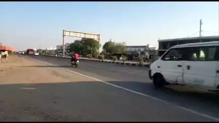 માળીયા: માળીયા નજીક બંધ પડેલા ટ્રક પાછળ એક્ટિવા અથડાતા સર્જાયેલ અકસ્માતમાં યુવાન ઇજાગ્રસ્ત
