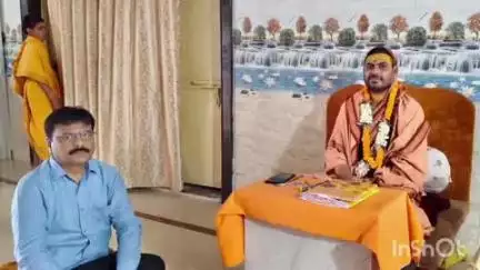 बेमेतरा: सपाद लक्षेश्वर धाम सलधा में ब्रह्मचारी दंडी स्वामी ज्योतिर्मयानंद महाराज से बेमेतरा जिला भाजपा के पूर्व अध्यक्ष मिले