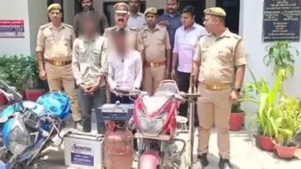 लंका पुलिस ने दो अंतर्जनपदीय चोरों को किया गिरफ्तार, दो वाहन सहित सामान बरामद