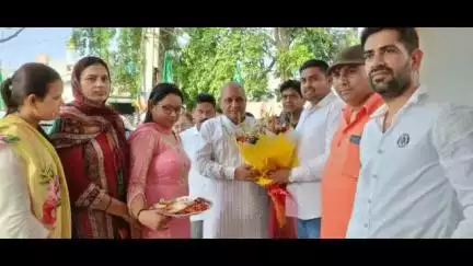 झज्जर: क्लेरिकल एसोसिएशन ने जनस्वास्थ्य मंत्री रणबीर गंगवा को ज्ञापन सौंपा, सौहार्दपूर्ण वार्ता की मांग रखी